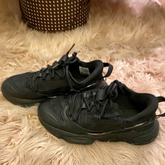 Adidas | BLACK Ozweego Sneaker Mens 4/Womens 6 NWT - Picture 12 of 13